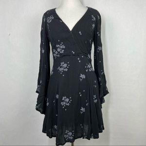 Free People V neck Black Women’s Long sleeve Dress Size 4